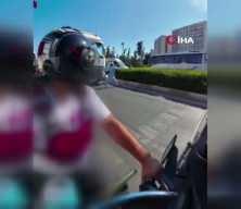 Tırın &ouml;n&uuml;nden ge&ccedil;meye &ccedil;alışan kadın &ouml;l&uuml;mden son anda kurtuldu