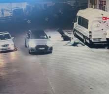 Edirne'deki feci anların g&ouml;r&uuml;nt&uuml;s&uuml; ortaya &ccedil;ıktı: İki kişiyi b&ouml;yle ezip ka&ccedil;mış!