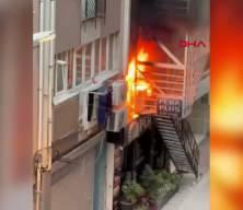 Bakırk&ouml;y'de otel yangını! &Ccedil;ok sayıda yaralı var