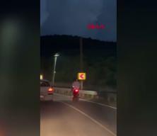 Beykoz&rsquo;da motosikletlinin tek teker şovu trafiği tehlikeye attı