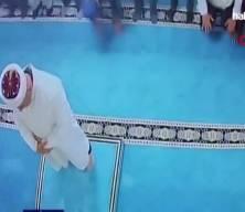 Camide kediyi tekmeledi, g&ouml;zaltına alındı!