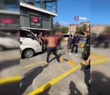 Esenler'de dehşet: Kendini yaralayıp bı&ccedil;akla polislerin &uuml;zerine y&uuml;r&uuml;d&uuml;!