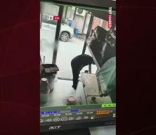 Gaz sızıntısını &ccedil;akmakla kontrol etmek istedi: &Ccedil;in'deki feci patlama kamerada
