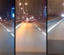 İstanbul'da trafik ter&ouml;r&uuml; kamerada: Otomobilin &ccedil;arptığı motosikletliler koşarak ka&ccedil;tı!