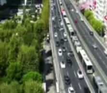 Mecidiyek&ouml;y&rsquo;de metrob&uuml;s arızası trafiği kilitledi