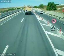 Tekirdağ'da tır şof&ouml;r&uuml;n&uuml;n dikkati faciayı &ouml;nledi: O anlar kamerada