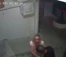 Şarkıcı G&uuml;ll&uuml; cinayetinde kan donduran detayı komşu a&ccedil;ıkladı