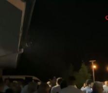 Ani bastıran yağmur d&uuml;ğ&uuml;n&uuml; takılar takılamadan dağıttı