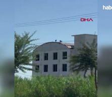 Antalya'da ke&ccedil;iler, 3 katlı inşaatın &ccedil;atısına &ccedil;ıktı