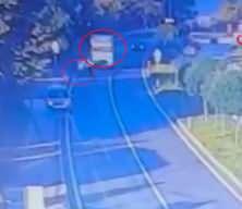  D&uuml;zce'de 4 kişinin &ouml;ld&uuml;ğ&uuml; kazanın g&uuml;venlik kamerası g&ouml;r&uuml;nt&uuml;leri ortaya &ccedil;ıktı