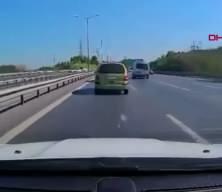Ey&uuml;psultan'da feci kaza: Kontrolden &ccedil;ıkan otomobilin devrilme anı kamerada!