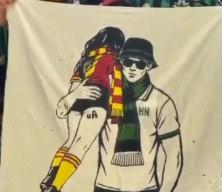 Kocaelispor taraftarının Galatasaray ma&ccedil;ı &ouml;ncesi a&ccedil;tığı pankart tepki &ccedil;ekti