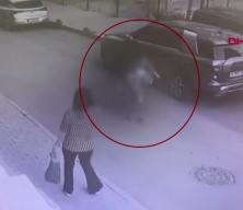 K&uuml;&ccedil;&uuml;k&ccedil;ekmece'de akraba kavgasında sokakta oynayan &ccedil;ocuk vuruldu