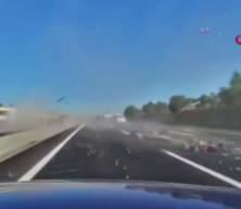 Ankara'da feci kaza: Karşı şeride fırlayan ara&ccedil; 2 otomobile &ccedil;arptı! 1 &ouml;l&uuml;, 7 yaralı!