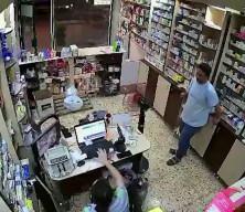 Suriye'de kan donduran infaz: Eczacıyı kafasından vurarak &ouml;ld&uuml;rd&uuml;