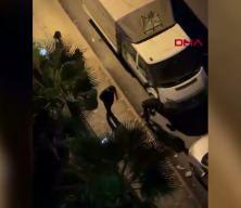Seyhan'da gece yarısı dehşeti: Kadını tekme tokat d&ouml;vd&uuml;ler
