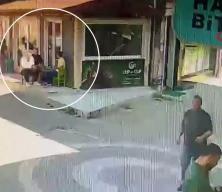 Belediyenin fen işleri m&uuml;d&uuml;r&uuml; ile mimarın kavgasında yumruklar konuştu