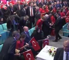 Cumhurbaşkanı Erdoğan, '&Ccedil;ayeli'nden &Ouml;teye' t&uuml;rk&uuml;s&uuml;n&uuml; s&ouml;yledi