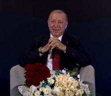 Cumhurbaşkanı Erdoğan'ın Samsun'da g&uuml;l&uuml;mseten futbol ve torun sohbeti