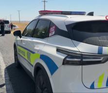 Diyarbakır&rsquo;da eski eş dehşeti: &Ouml;nce eşini vurdu, sonra polis aracına &ccedil;arptı: 2 &ouml;l&uuml;