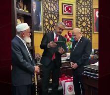Ferdi Tayfur şarkısı duygusal anlar yaşattı: Bah&ccedil;eli'den usta sanat&ccedil;ı i&ccedil;in &ouml;zel istek!