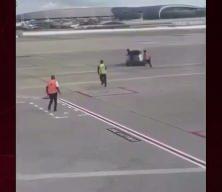 Fransa'da Gaulle Havalimanı'na giren şahıs ortalığı birbirine kattı
