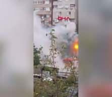 Sokak ortasında alev topuna d&ouml;nd&uuml;! Kağıthane&rsquo;de korkutan patlama anı