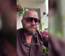 Kızını &ouml;zel okuldan alıp İmam Hatip'e yazdıran babanın mutluluğu kamerada