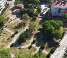 Osmaniye'deki "mezarlık parkını" g&ouml;ren d&ouml;n&uuml;p bir daha bakıyor