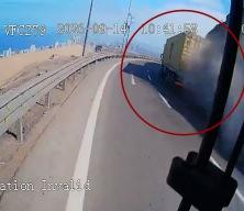 Şili'deki korkutucu kazada kamyonun dorsesi u&ccedil;uruma U&ccedil;tu