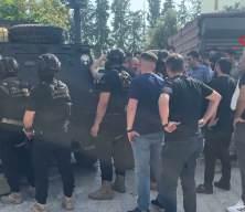 Adana&rsquo;da kesinleşmiş hapis cezası ekiplere teslim olmadı direndi