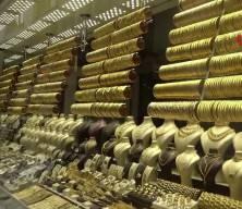 Altın fiyatları g&uuml;ne b&uuml;y&uuml;k d&uuml;ş&uuml;şle başladı