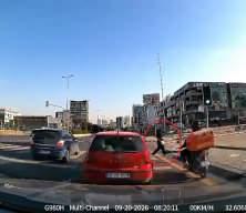 Ankara'da motosikletin yayaya &ccedil;arptığı kaza kamerada: 2 yaralı