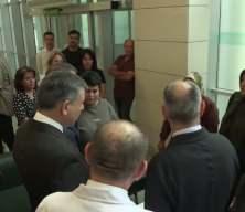 Bakan &Ccedil;ift&ccedil;i'yle vatandaş arasında &ccedil;arpıcı diyalog: T&uuml;fek &ccedil;ocuğun eline nasıl ge&ccedil;ti