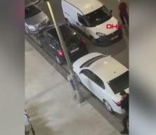 'Dur' ihtarına uymadı, polise bı&ccedil;akla saldırdı: Sokak ortasında film gibi operasyon