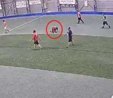 Halı sahada kalp krizi ge&ccedil;iren sağlık &ccedil;alışanı kurtarılamadı