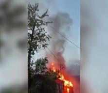 Kastamonu'da &ccedil;ıkan yangın k&ouml;y&uuml; sardı
