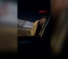 Taksiye tekme atıp şof&ouml;r&uuml; tehdit etti: Bunları kaportacıya yaptır