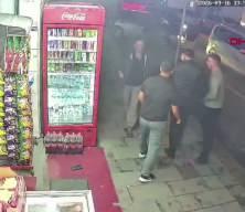 &Uuml;nl&uuml; oyuncu Wilma Elles'in kiracısına sokakta şok saldırı
