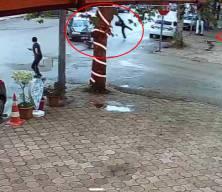Adana'da feci motor kazası kamerada: Havada taklalar attı!
