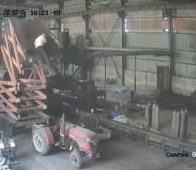 &Ccedil;in'de fabrikada korkun&ccedil; kaza: İki iş&ccedil;i forkliftten d&uuml;şt&uuml;!