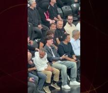 Beşiktaş'ın yıldızı basket ma&ccedil;ında trib&uuml;nde! Takımı yalnız bırakmadı