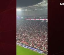 Milli ma&ccedil;ta istifa tezah&uuml;ratları! TFF Başkanı Hacıosmanoğlu stadyumdan ayrıldı