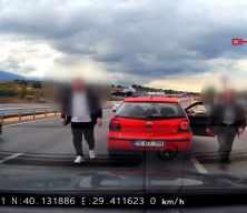  Otomobilin &ouml;n&uuml;n&uuml; kesen magandaları polis affetmedi rekor ceza kesildi