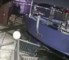 Derin Mermerci'nin Boğaz'da bulunan tarihi yalısına yolcu vapuru &ccedil;arptı