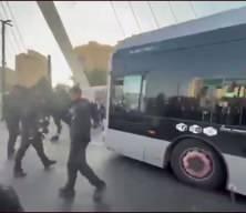 İsrail'de askerlik krizi b&uuml;y&uuml;yor! Harediler polisle &ccedil;atıştı