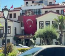İzmir'de &Ccedil;eşme Belediyesine y&ouml;nelik soruşturmada 10 ş&uuml;pheli tutuklandı