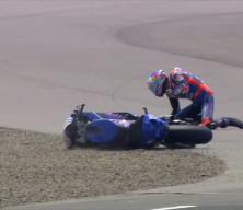 MOTOGP'de Toprak korkuttu! Kaza sonrası &ccedil;ıkan omzunu kendi yerine oturttu