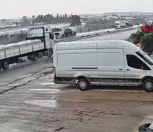 Antalya'da 17 kişinin yaralandığı midib&uuml;s kazası kamerada