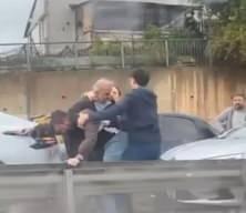 Beykoz'da trafik kazası sonrası inanılmaz kavga kamerada
